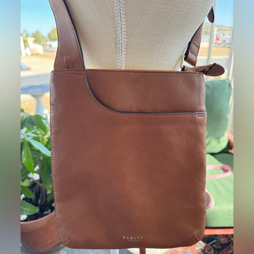 Radley London Pockets Icon Medium Leather Ziptop Crossbody - Picture 3 of 14